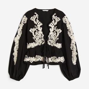 New H&M appliqued blouse xs